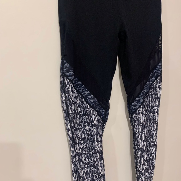 Fabletics Mesh Black Leggings Size M - Picture 2 of 8